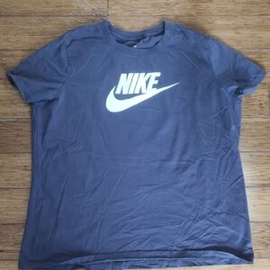 Nike Women's Gray Short Sleeve Tee